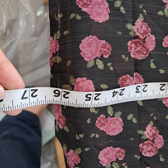 Torrid Womens Top Size 00 M/L Black Pink Floral Print Pullover Sheer New - Picture 10 of 10